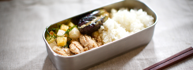 エスニックな味付けがクセになる!鶏のスイートサワー煮込み弁当